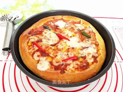Sea, land, and crown pizza