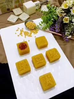Green bean cake