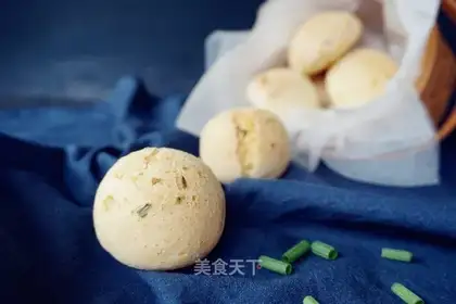 Potato buns onions