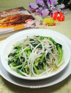 Chicken caterpillar and green bean sprouts