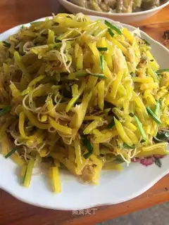 Pumpkin rice noodles