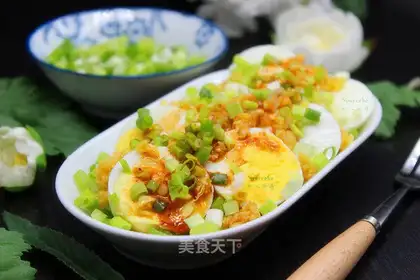 A salad with garlic and eggs