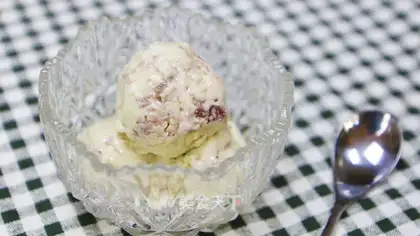 Strawberry ice cream