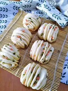 Onion ham roll