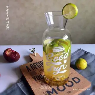 Bronze and green lemon honey