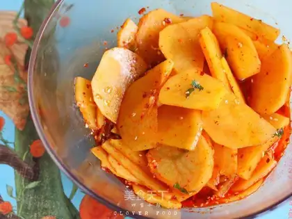 Spicy potato chips