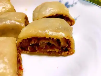 XO SESAME ROLLS