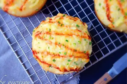 Onion cheese bag