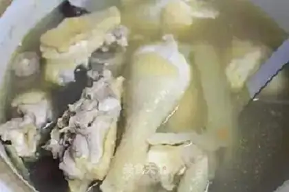 A chicken soup with salsa