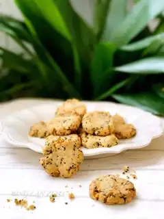 Black sesame pecan