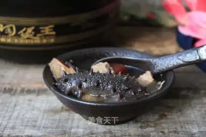 Sea cucumber pork soup
