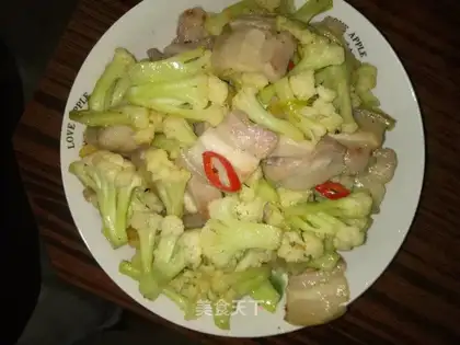 A pot of casserole