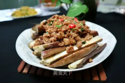 Meat and eggplant