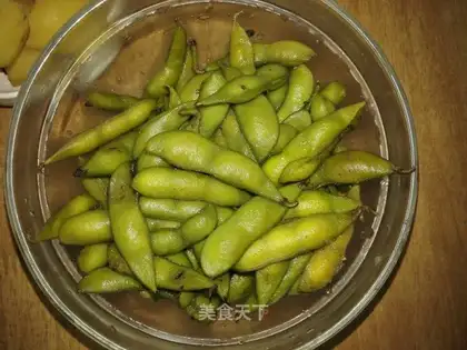 Cooking beans with salted potatoes