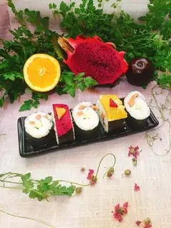 Fruit sushi
