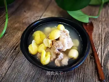 White fruit pelvis soup