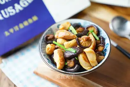 Fish sausage fried mushrooms