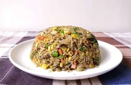 Olive egg fried rice