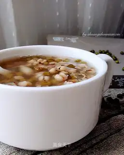 Green bean rice lily soup