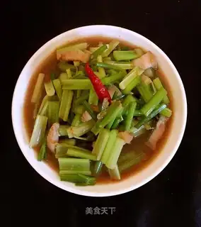 Celery fried meat