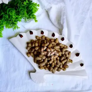 Big saline peanuts