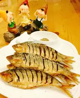 ♪ Fry the seafish ♪