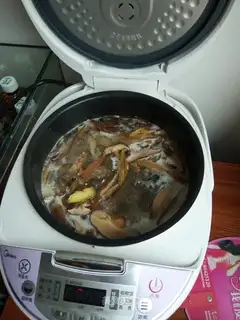 Yunnan wild fungus stew ribs