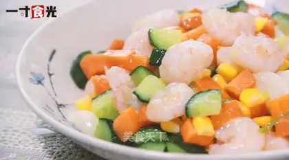 Three-coloured shrimp