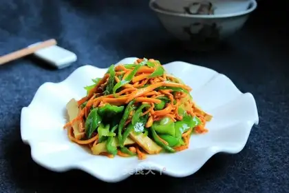 Blue pepper weed fried beans