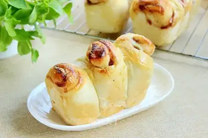 Jelly salad bread