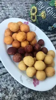 Three-colour fried balls