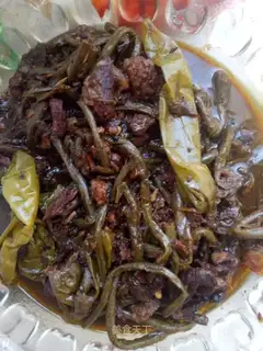 Beef bean chili pickles