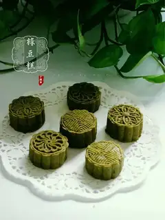 Green bean cake