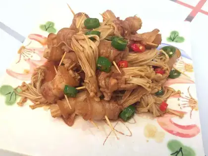 Five bouquets of gold and mushroom rolls