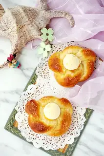 Bread with ice cream