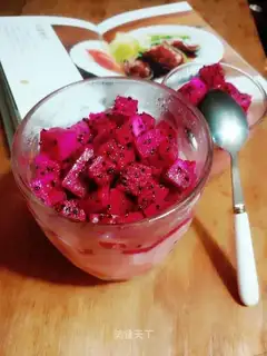 Strawberry-flavored brocade