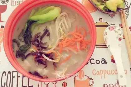 Ice-cracked potato noodles