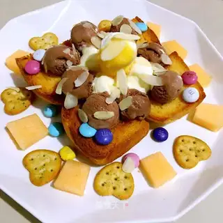 The bread meets ice cream