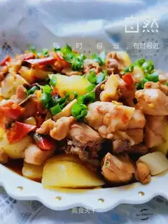 A chicken with pepper and potatoes
