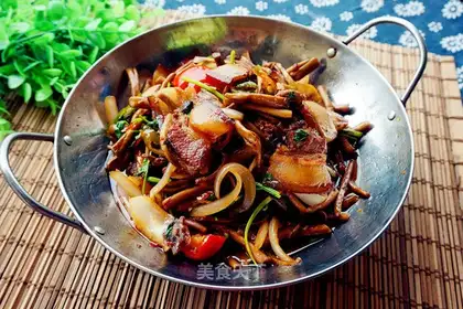 A dry pot of tea and mushrooms