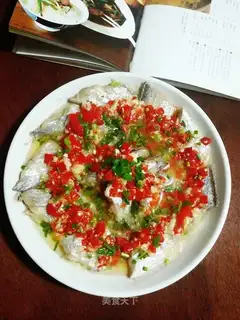 Pepper chopping steamed fish