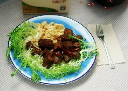 Spicy duck with chicken silk
