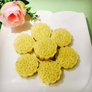 Green bean cake