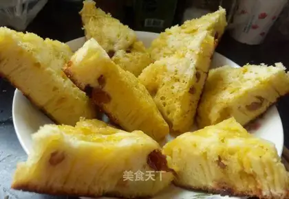 An egg raisin cake