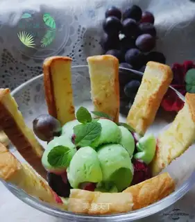 Bread ice cream salad