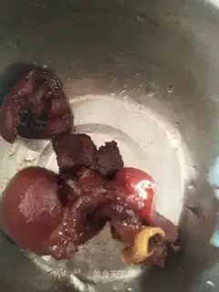 Sweetly jealous pig feet