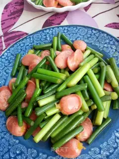 Little sausage with garlic
