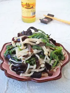 Gold needles, celery leaves, moist ears
