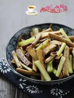 Celery, mushrooms, dried rice