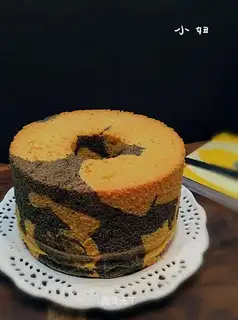 Black sesame sauce twirl cake